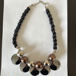 Statement necklace with metal and knitting material